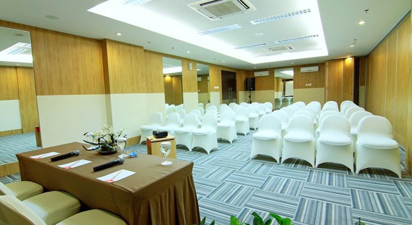 @Hom Semarang Simpang Lima Hotel Buitenkant foto